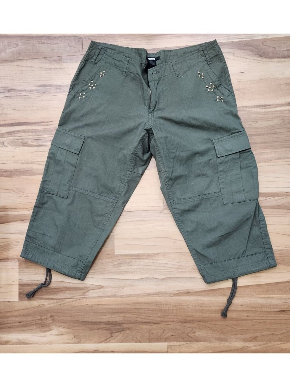 Rocawear Olive Green Cargo Capri Pants With Stud Accents Size 11/12 100% Cotton